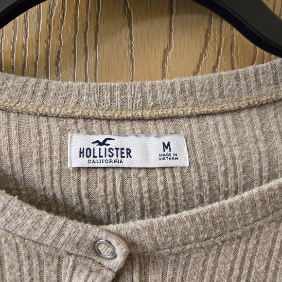 Hollister Cropped Ribbed Beige Long Sleeve sz M - Picture 2 of 5